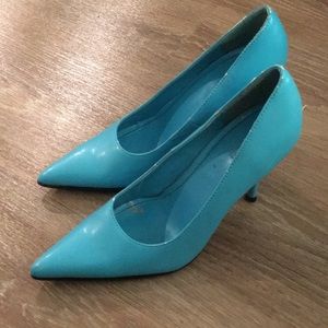 Bright blue Heel